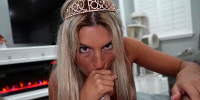 Slutty 18 Year Old Girl Breaks in the New Year with a MASSIVE FACIAL!!